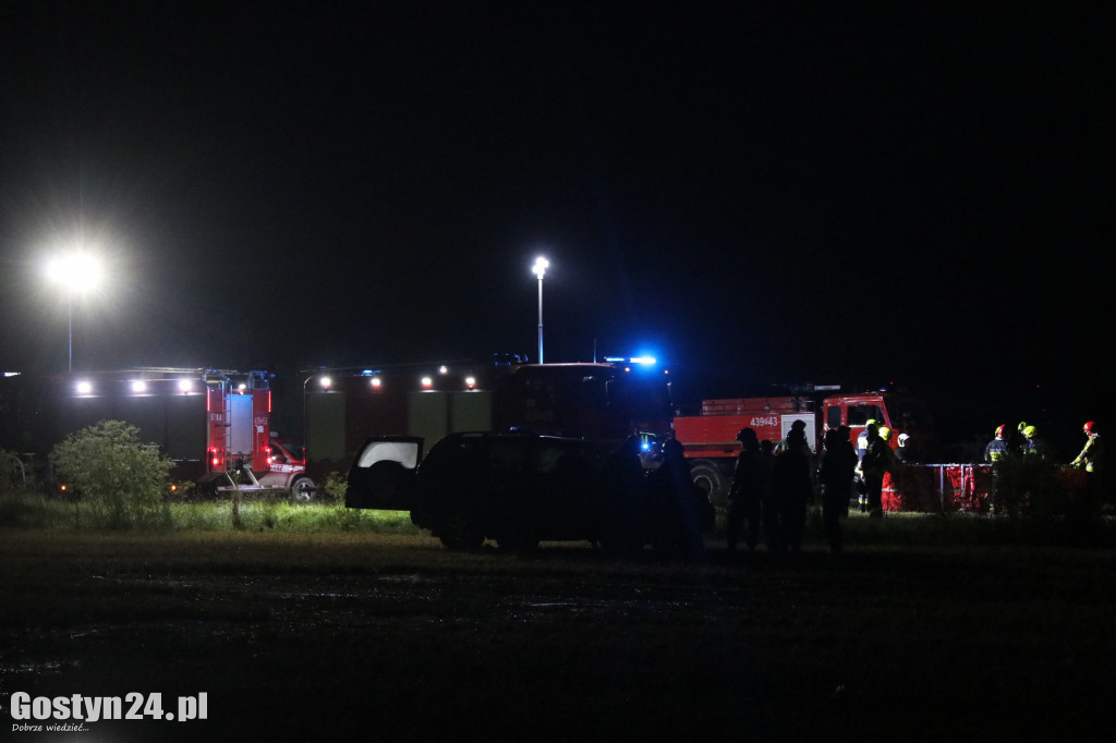 Pożar wiatraka w Ciołkowie po uderzeniu pioruna