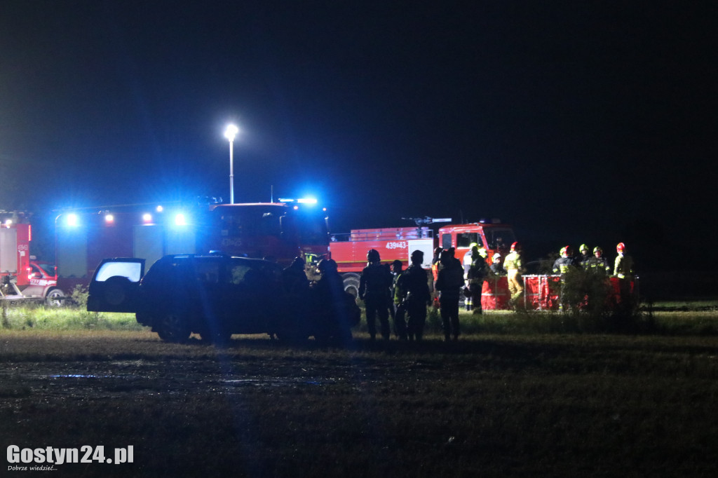 Pożar wiatraka w Ciołkowie po uderzeniu pioruna