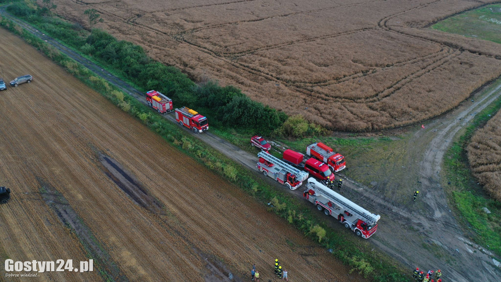 Pożar wiatraka w Ciołkowie po uderzeniu pioruna