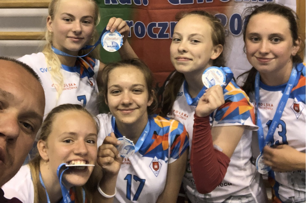 Trzy medale młodych siatkarzy Piasta Poniec