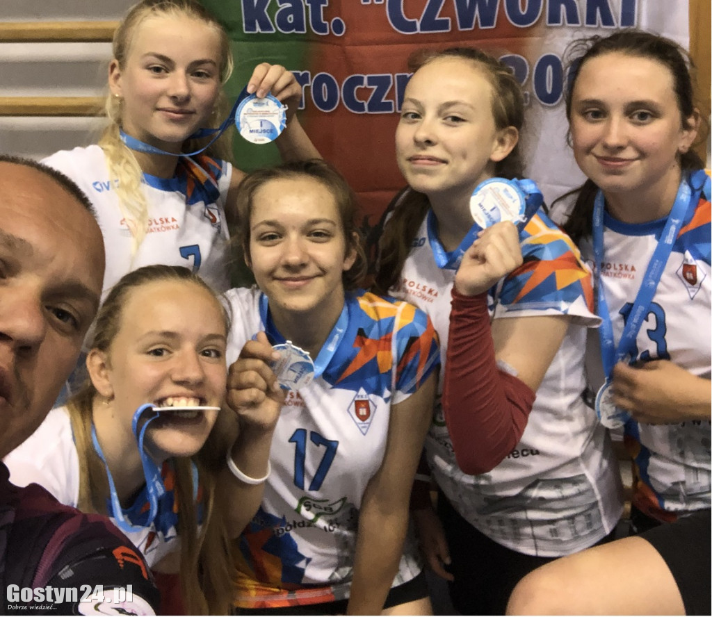 Trzy medale młodych siatkarzy Piasta Poniec