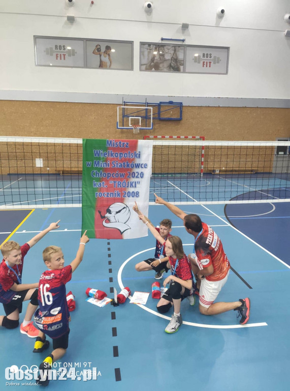 Trzy medale młodych siatkarzy Piasta Poniec