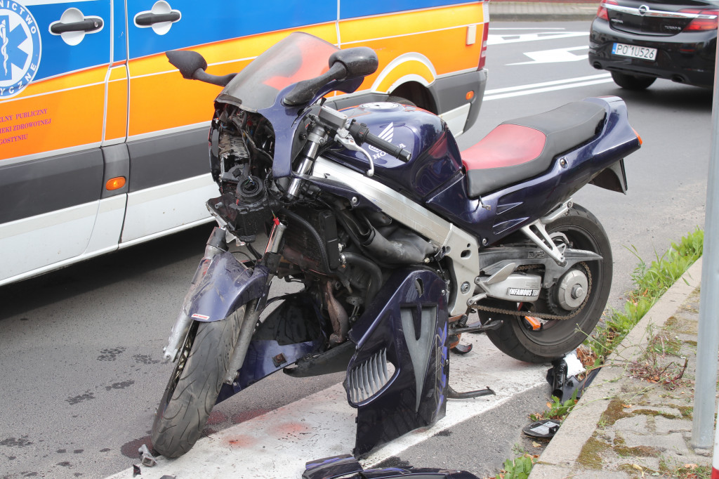 Zderzenie samochodu z motocyklem w Krobi