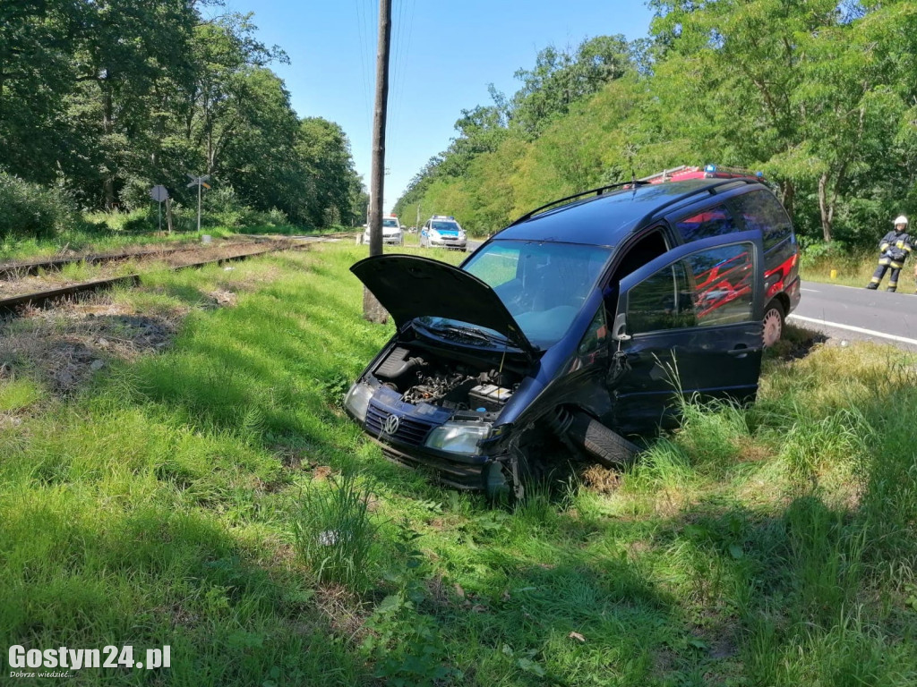 Pod Garzynem zderzyły się dwa auta osobowe