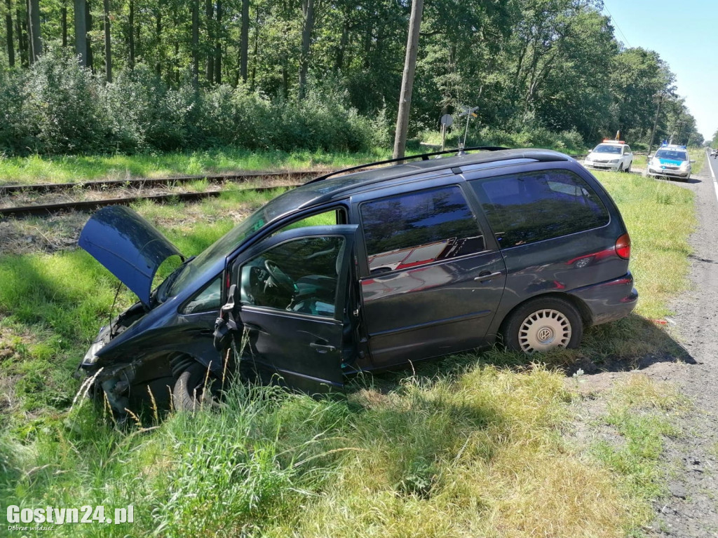 Pod Garzynem zderzyły się dwa auta osobowe