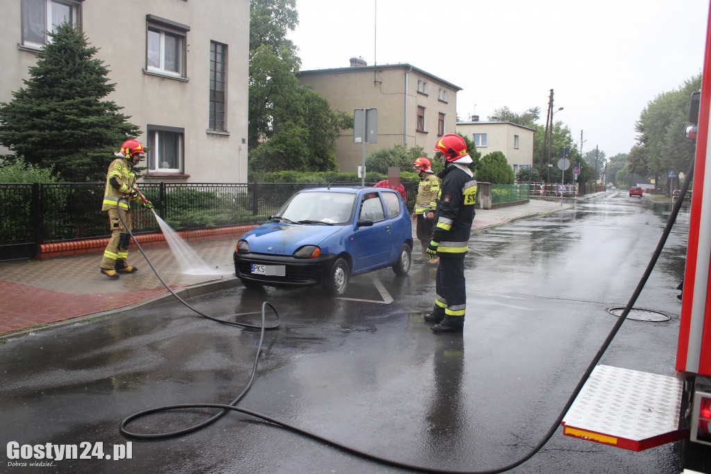 Pożar auta na ul. Polnej w Gostyniu