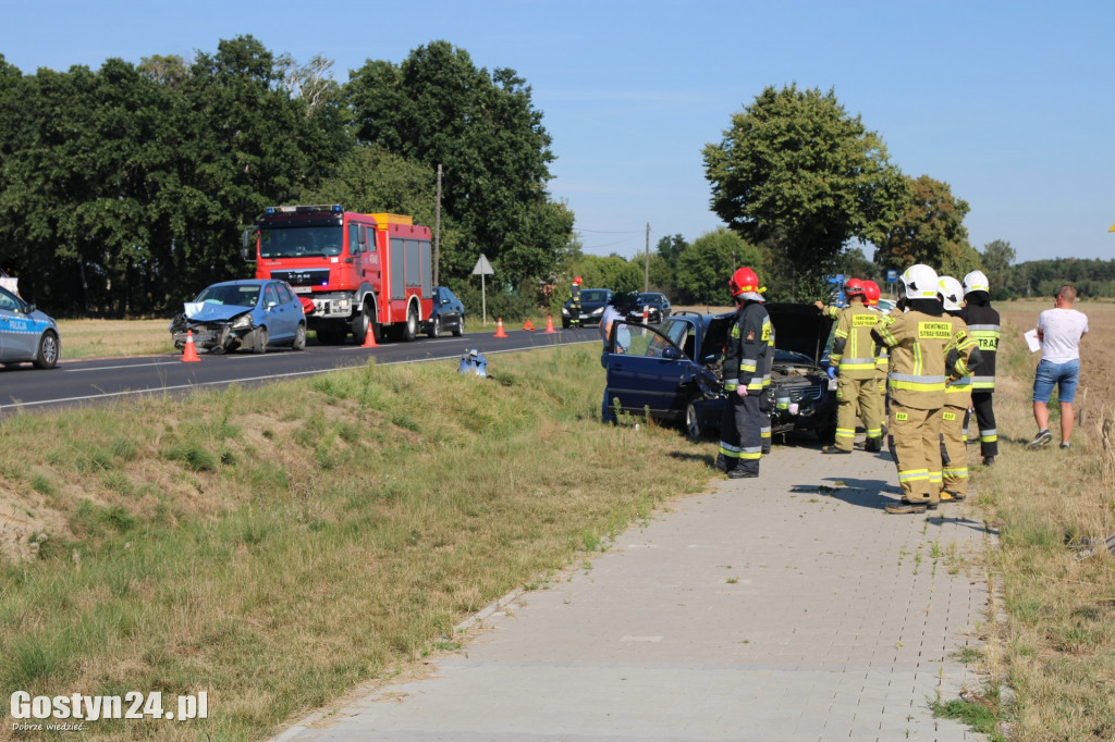 Zderzenie dwóch aut osobowych w Zbytkach