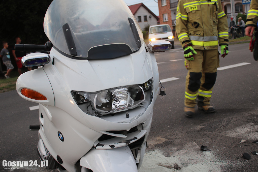 Zderzenie osobówki i motocykla w Karcu