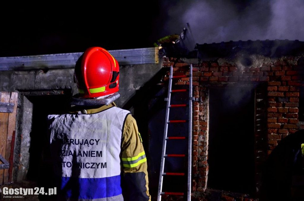 Nocny pożar budynku gospodarczego w Jaworach