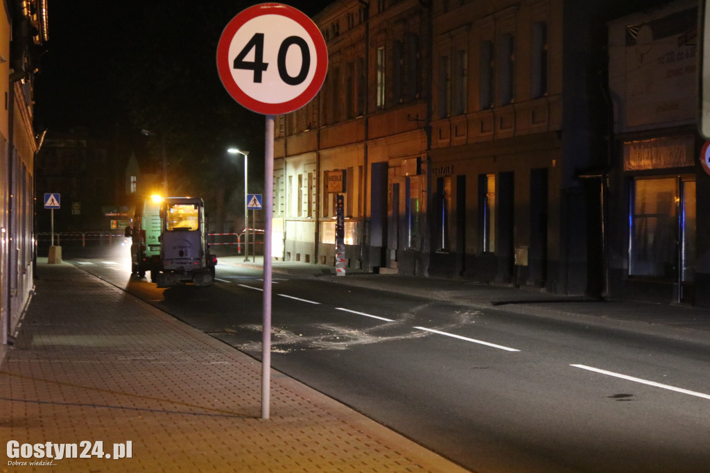 Uszkodzony słup na ul. Powstańców Wlkp. w Gostyniu