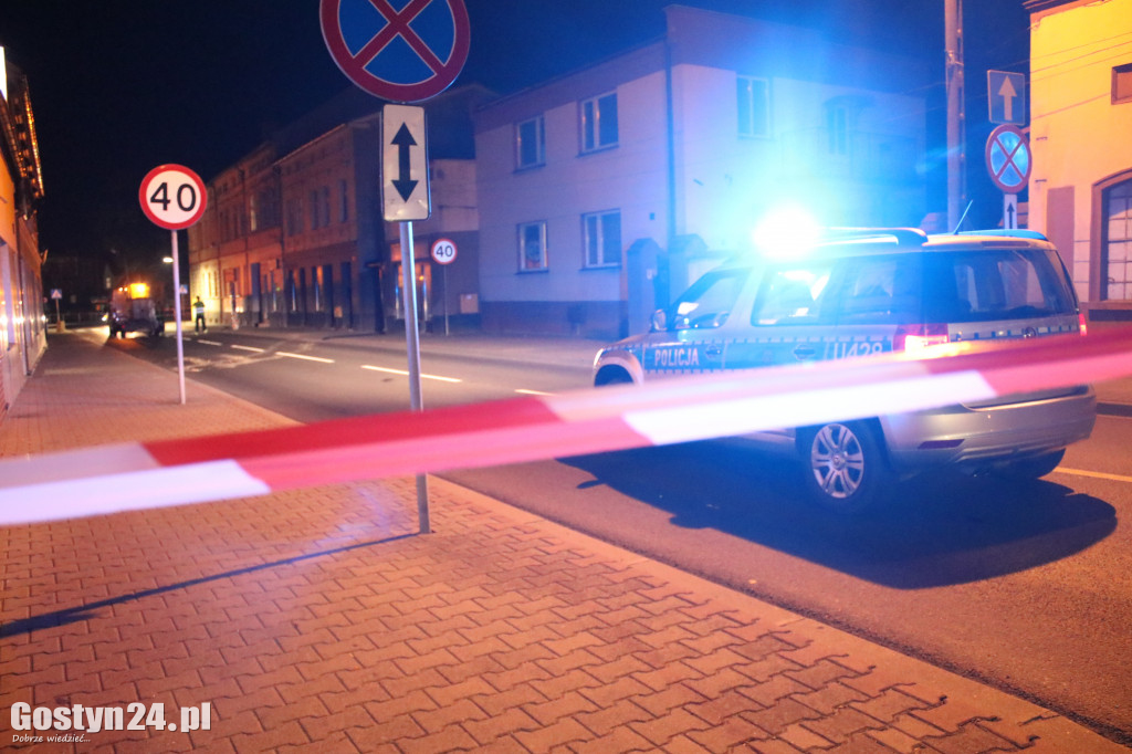 Uszkodzony słup na ul. Powstańców Wlkp. w Gostyniu
