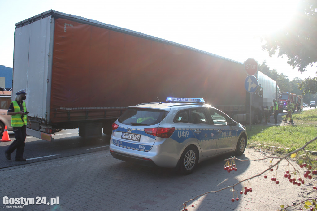 Zderzenie ciężarówek na wylocie z Piasków