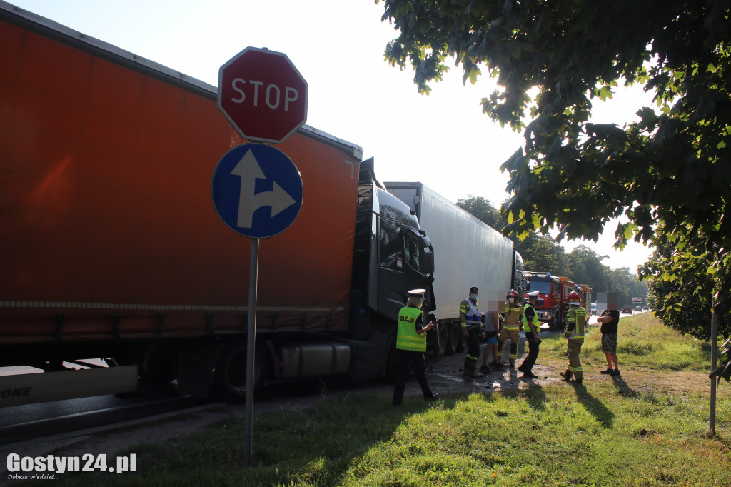 Zderzenie ciężarówek na wylocie z Piasków