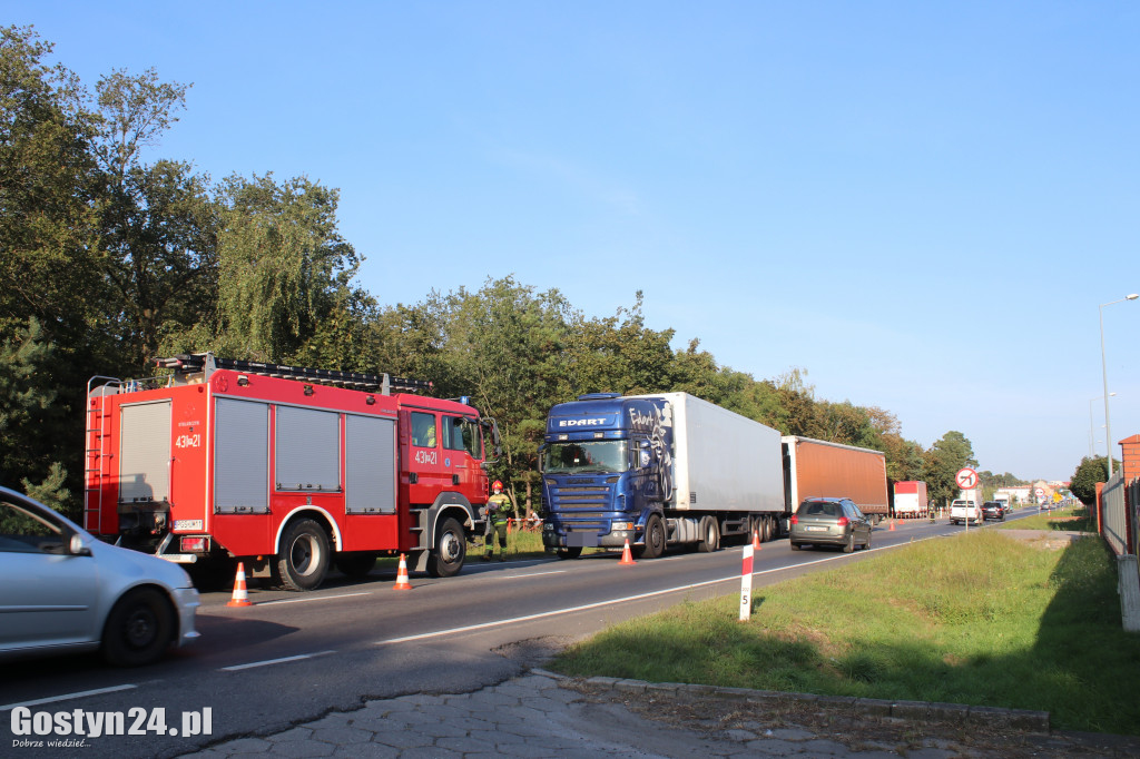 Zderzenie ciężarówek na wylocie z Piasków