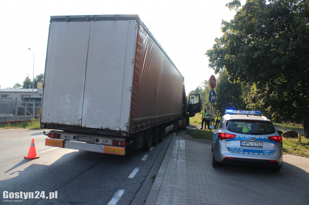 Zderzenie ciężarówek na wylocie z Piasków