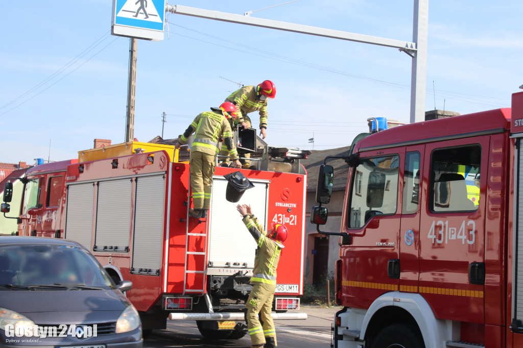 Uszkodzona sygnalizacja i lampa w Piaskach