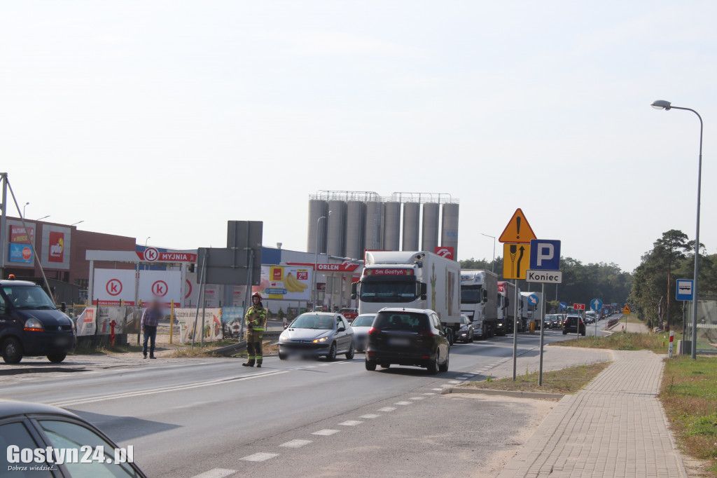 Uszkodzona sygnalizacja i lampa w Piaskach