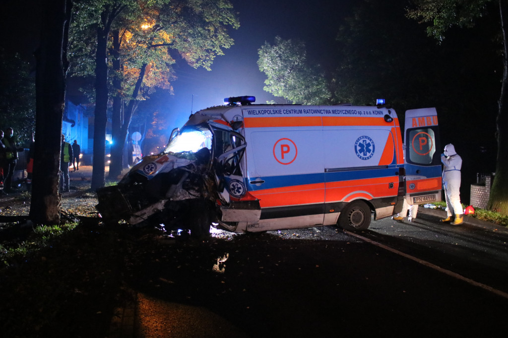 Wypadek karetki i osobówki w Gostyniu