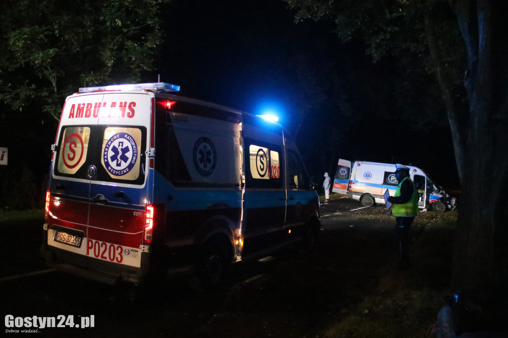 Wypadek karetki i osobówki w Gostyniu