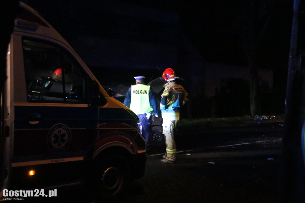 Wypadek karetki i osobówki w Gostyniu