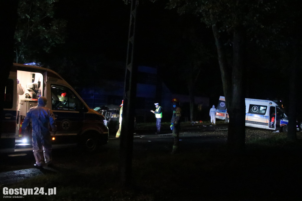 Wypadek karetki i osobówki w Gostyniu
