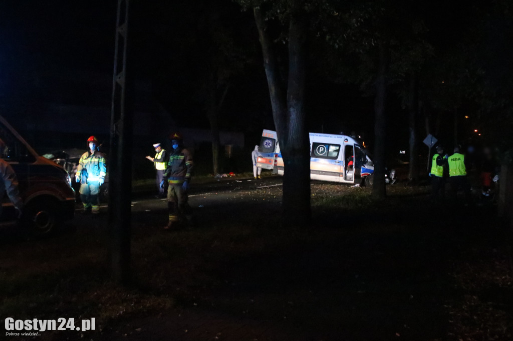 Wypadek karetki i osobówki w Gostyniu