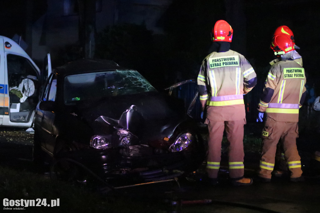 Wypadek karetki i osobówki w Gostyniu