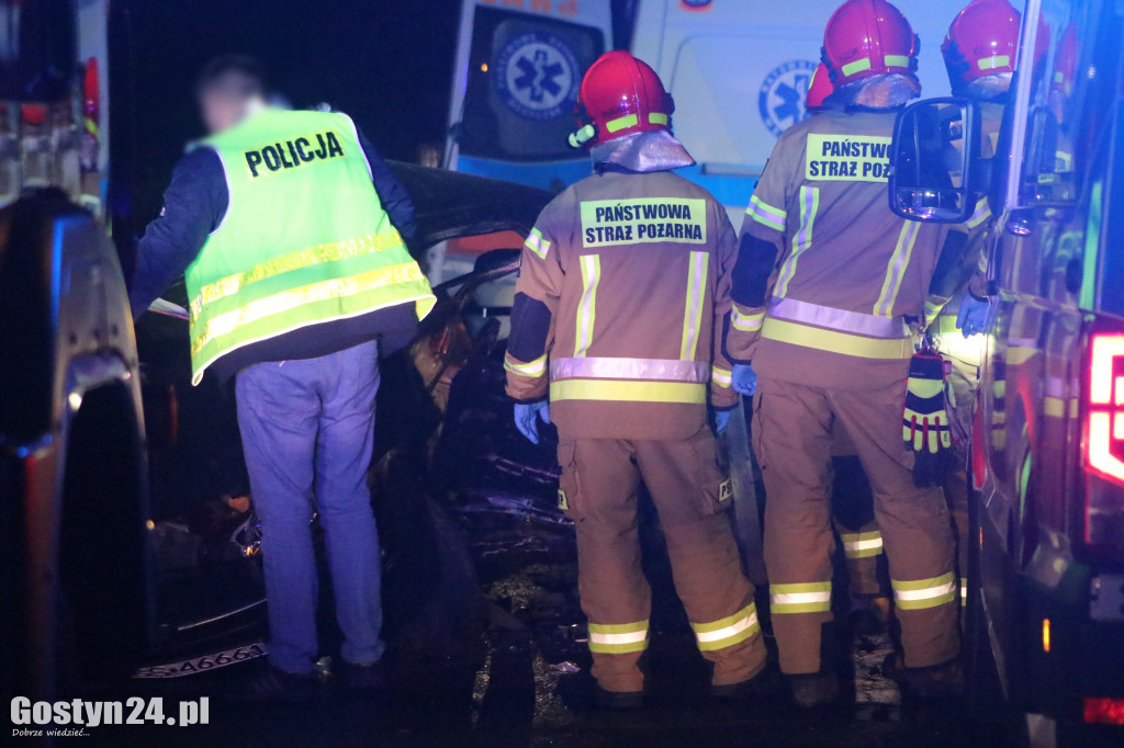 Wypadek karetki i osobówki w Gostyniu