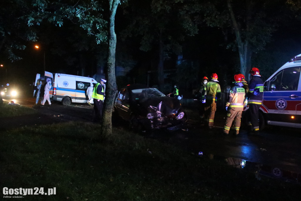 Wypadek karetki i osobówki w Gostyniu
