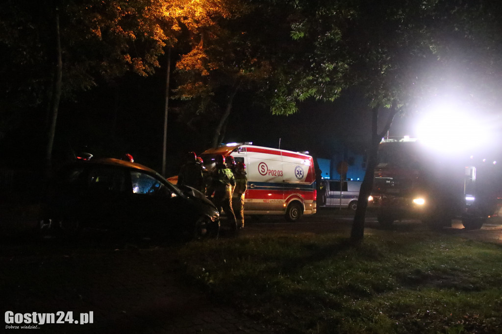 Wypadek karetki i osobówki w Gostyniu