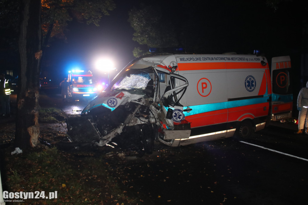 Wypadek karetki i osobówki w Gostyniu