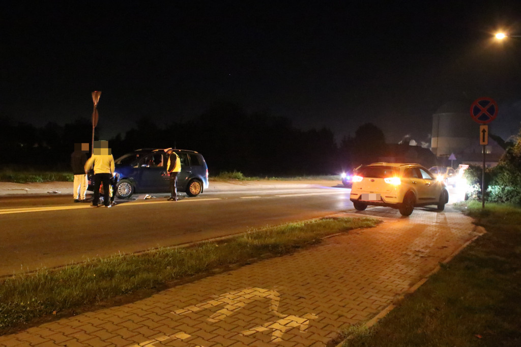 Pijany kierowca doprowadził do kolizji i uciekł