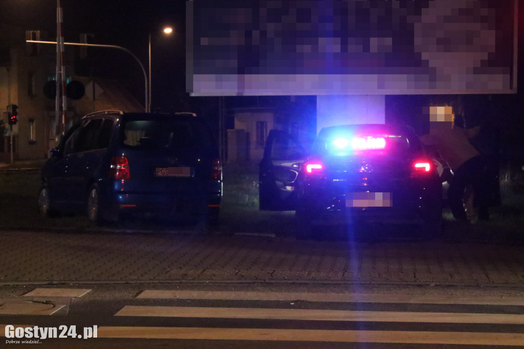 Pijany kierowca doprowadził do kolizji i uciekł