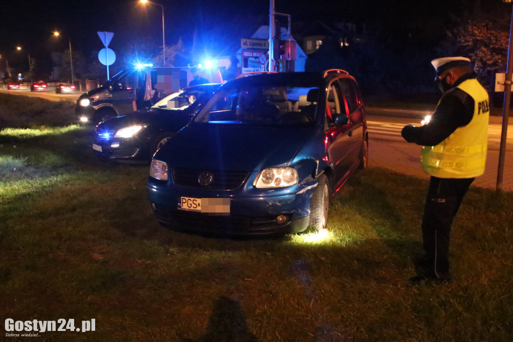 Pijany kierowca doprowadził do kolizji i uciekł