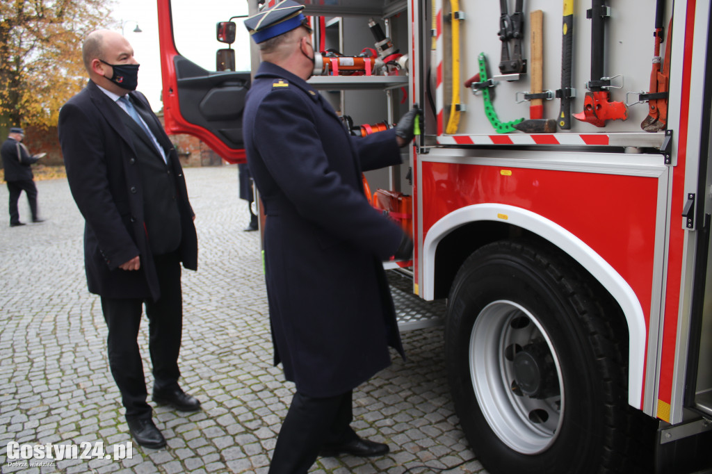 Oficjalne poświęcenie i przekazanie auta dla OSP Piaski
