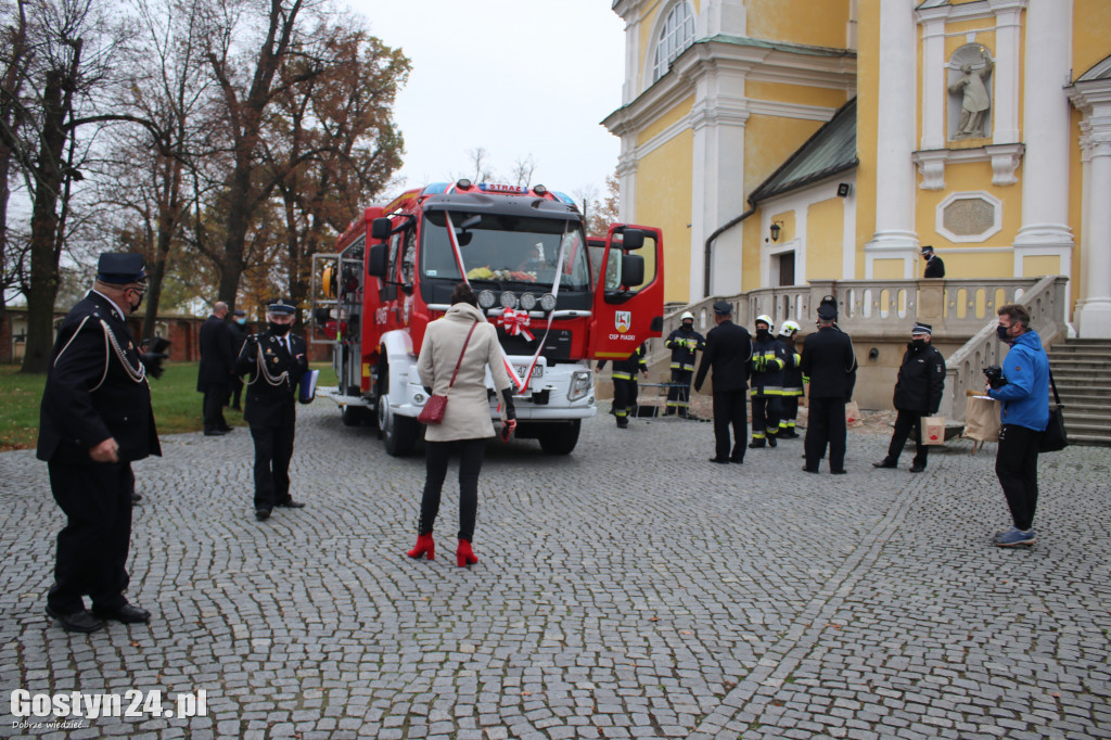 Oficjalne poświęcenie i przekazanie auta dla OSP Piaski