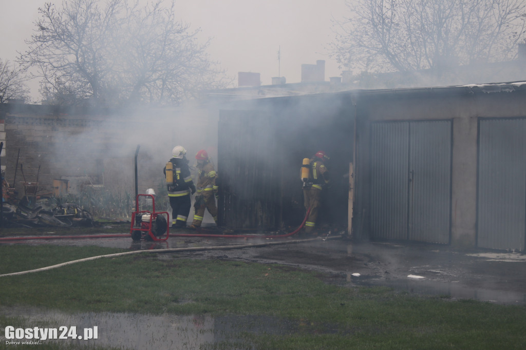 Pożar garaży przy ul. Harcerskiej w Krobi