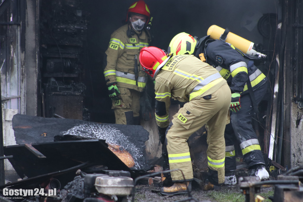 Pożar garaży przy ul. Harcerskiej w Krobi