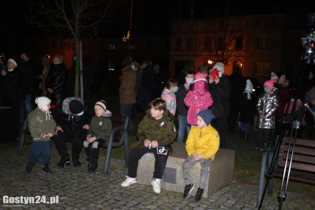 Odpalenie choinki i muzyczny korowód w Pępowie