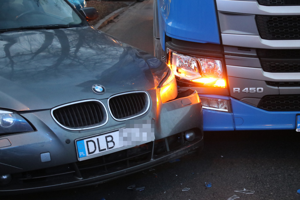 Zderzenie BMW z cysterną w Gostyniu