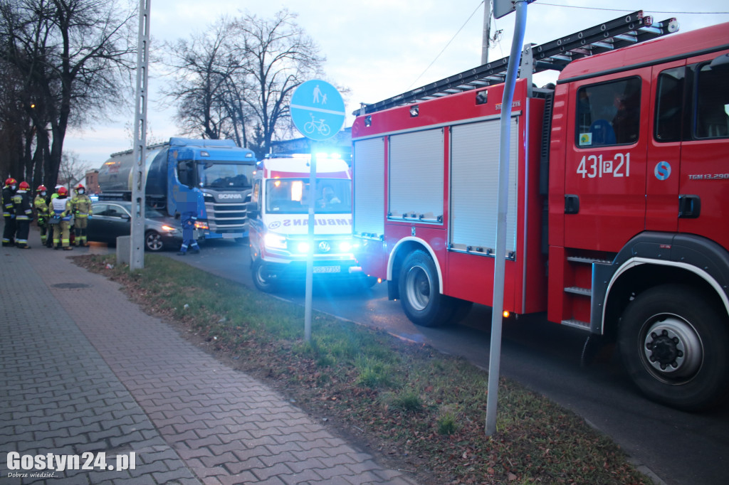 Zderzenie BMW z cysterną w Gostyniu