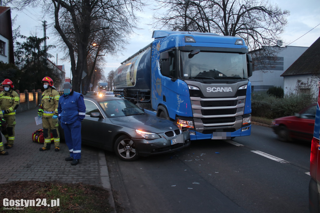 Zderzenie BMW z cysterną w Gostyniu