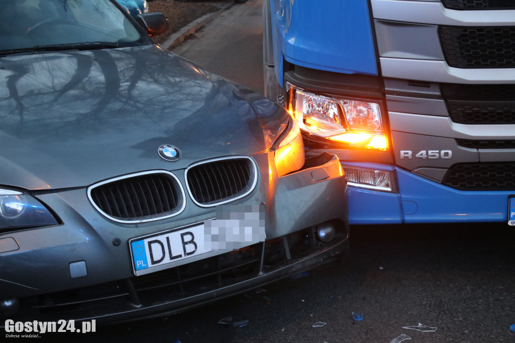 Zderzenie BMW z cysterną w Gostyniu