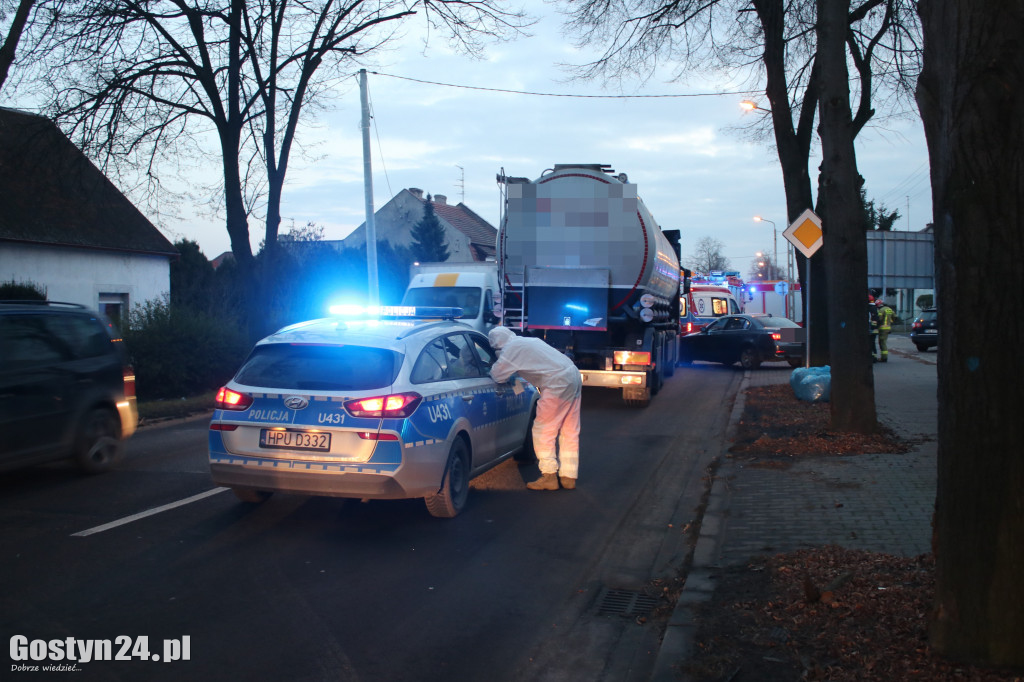 Zderzenie BMW z cysterną w Gostyniu