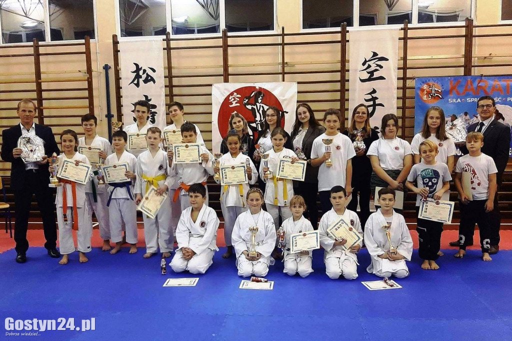 Mikołajkowy turniej karate klubu TKKF Tęcza