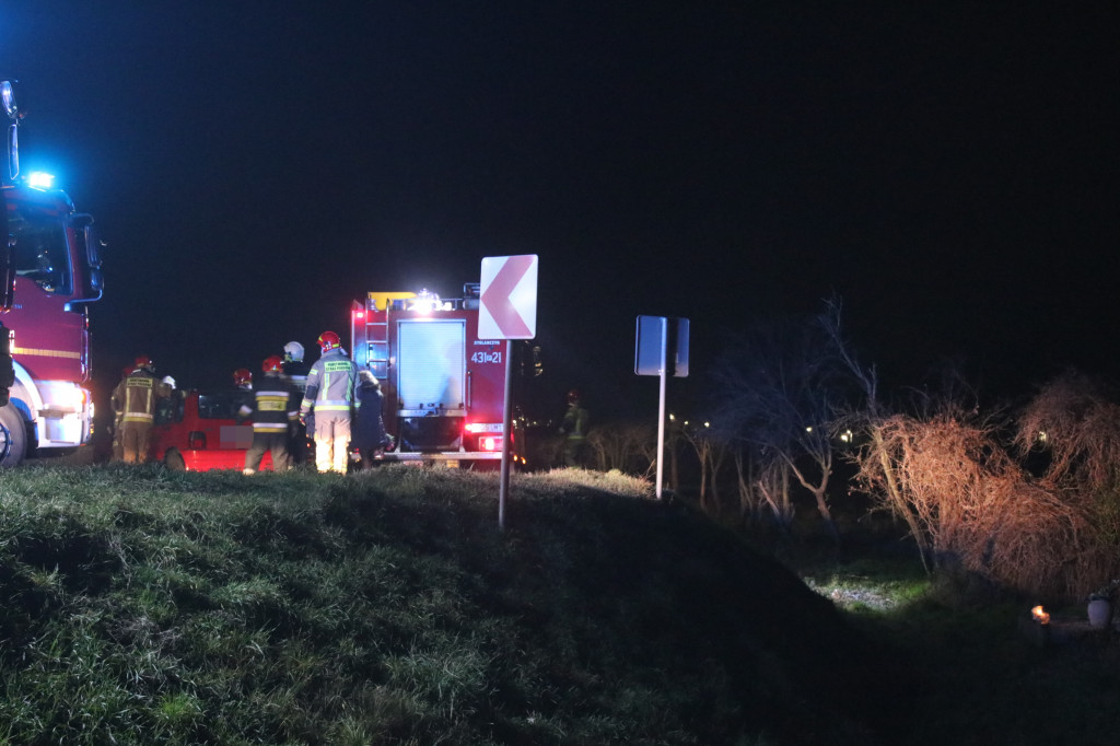 Auto dachowało w rowie na trasie Gostyń - Grabonóg
