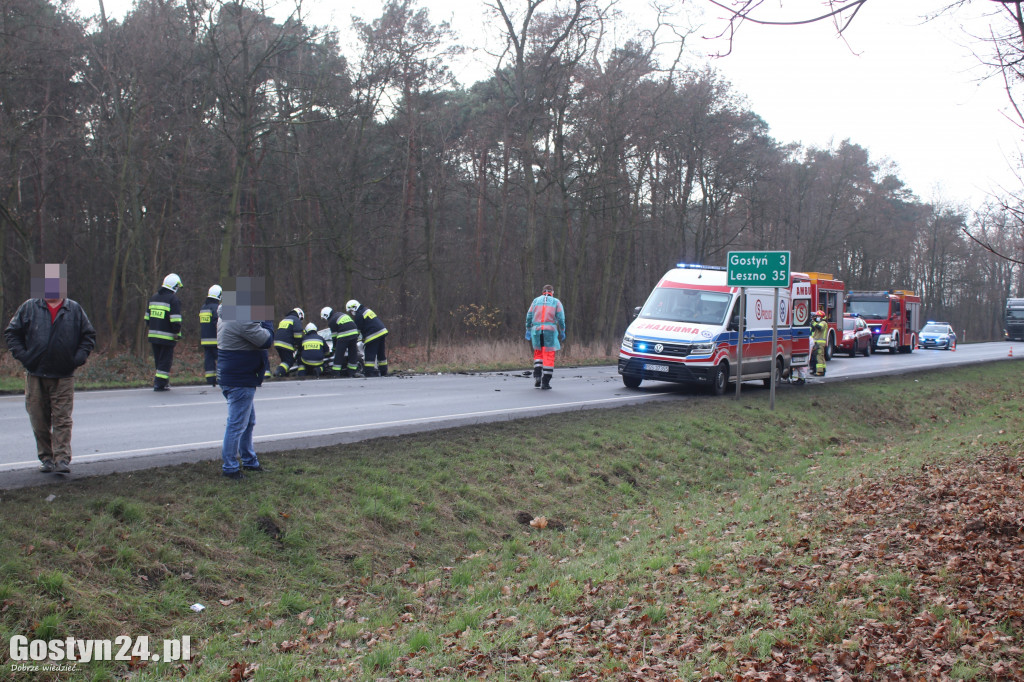 Wypadek trzech aut na drodze Piaski-Gostyń
