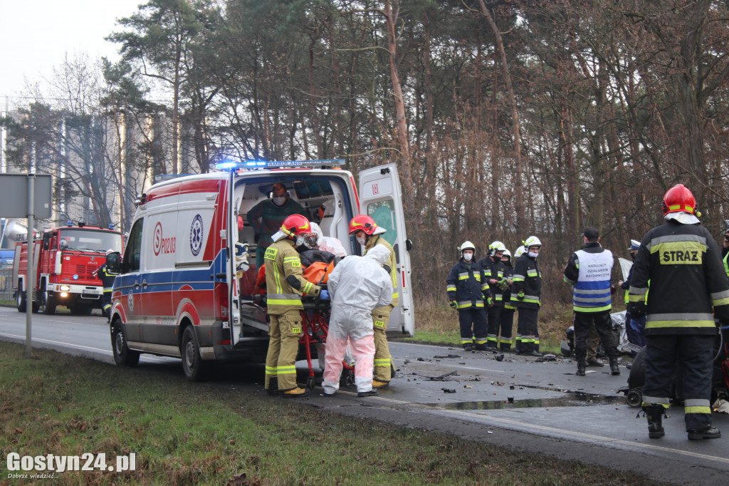 Wypadek trzech aut na drodze Piaski-Gostyń