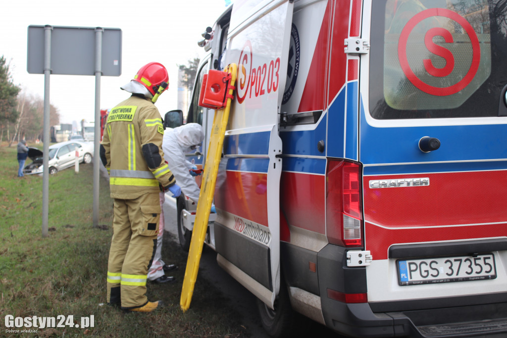 Wypadek trzech aut na drodze Piaski-Gostyń