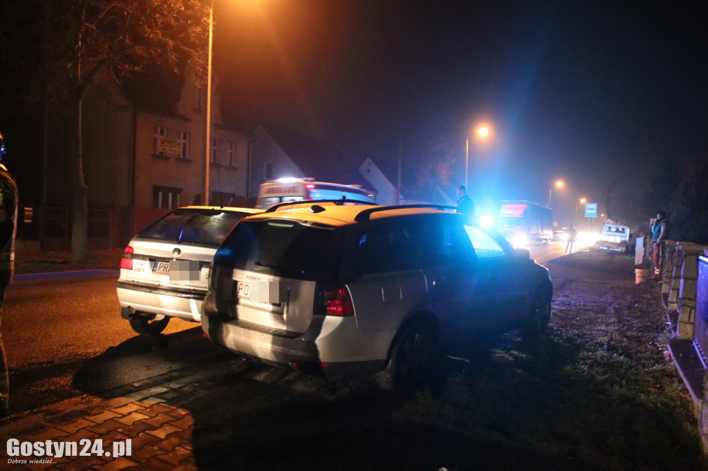 Zderzenie trzech pojazdów na DW 434 w Gostyniu